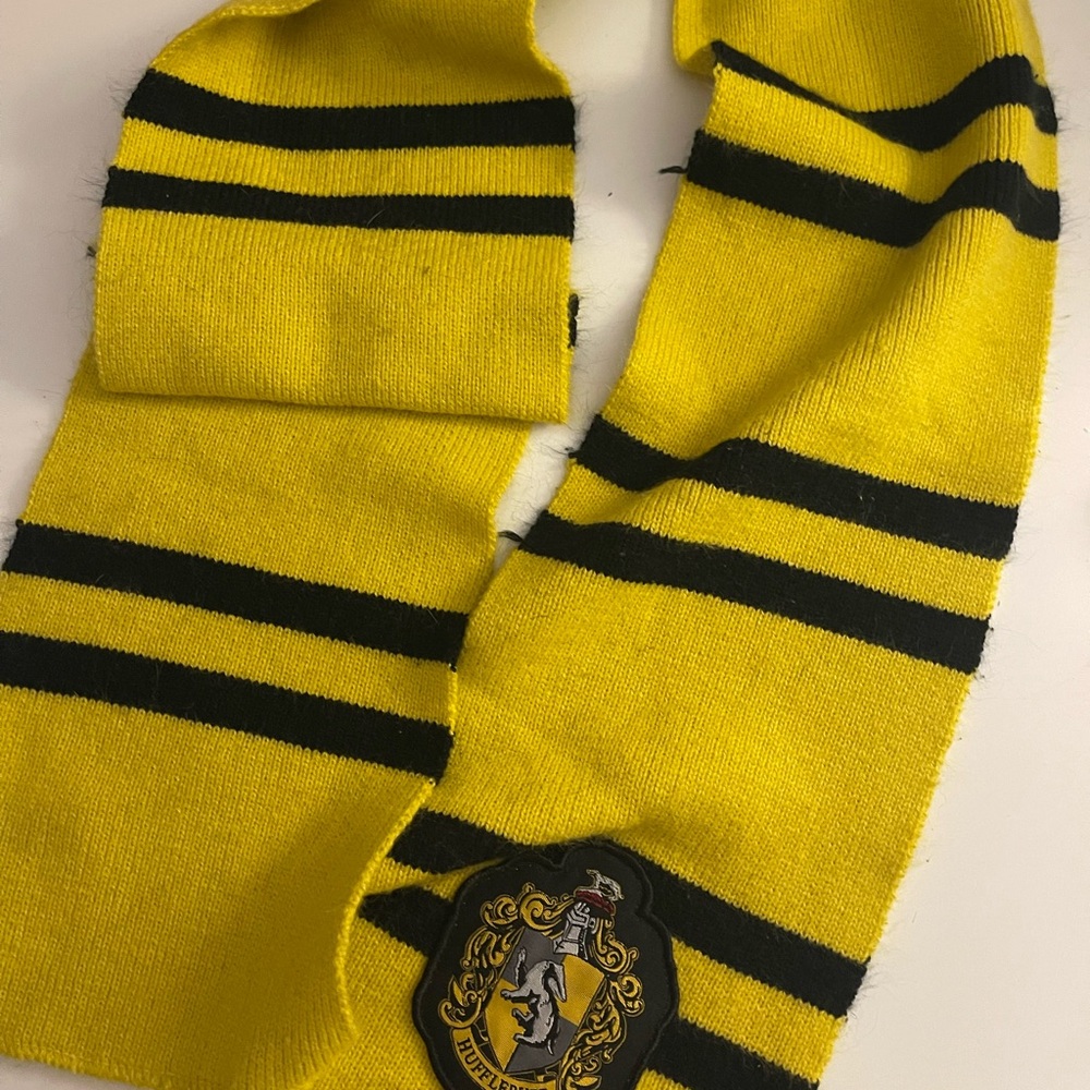 Harry Potter ACCEPTING OFFERS Hufflepuff Scarf